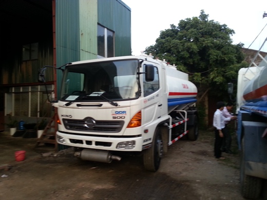 Xe téc chở xăng dầu 11 khối hino FG là sản phẩm xe chuyên dụng chở nhiên liệu đóng trên nền xe cơ sở xe tải hino FG8JJSB